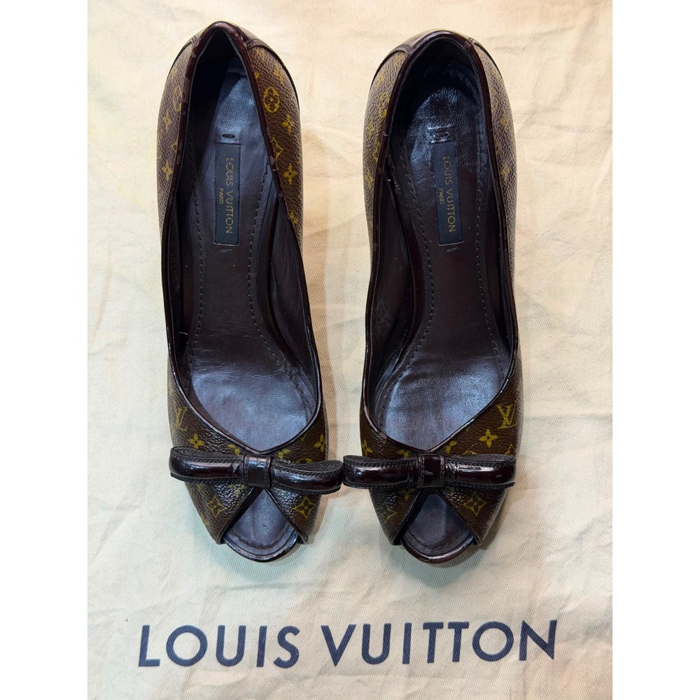 Louis Vuitton Monogram Canvas Peep Toe Bow Pumps Brown Patent Leather Heels 36
